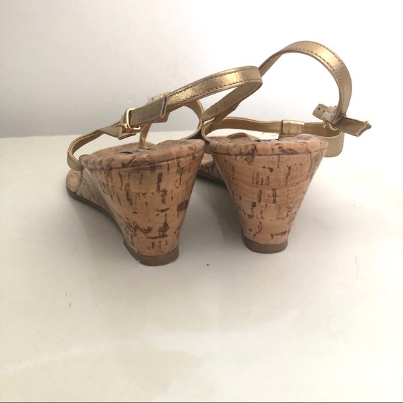 Ann Klein gold wedge sandals 9.5 - Picture 2 of 6